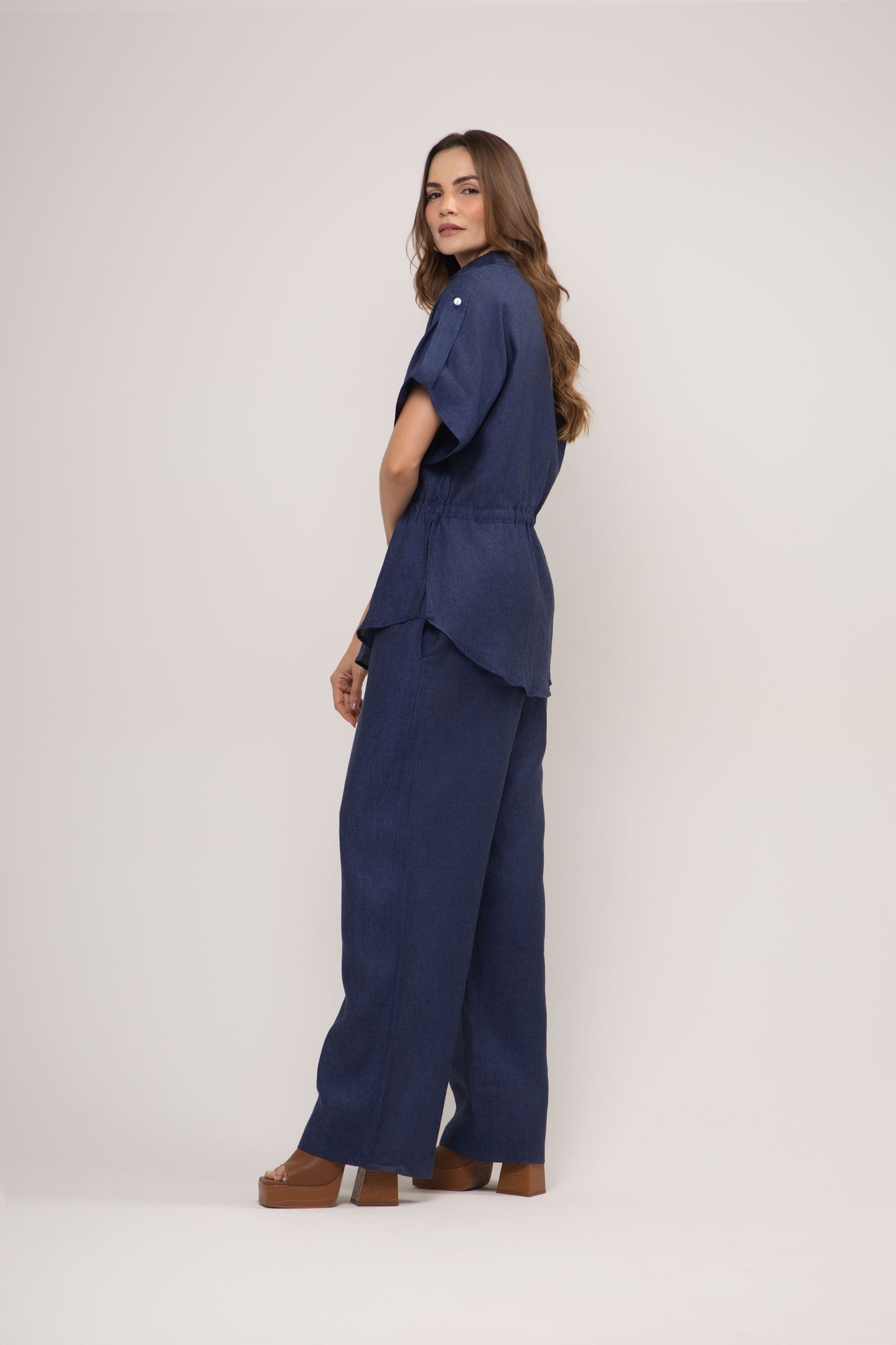 Conjunto Amalfi em Linho Italiano – Camisa Parka e Calça Pantalona