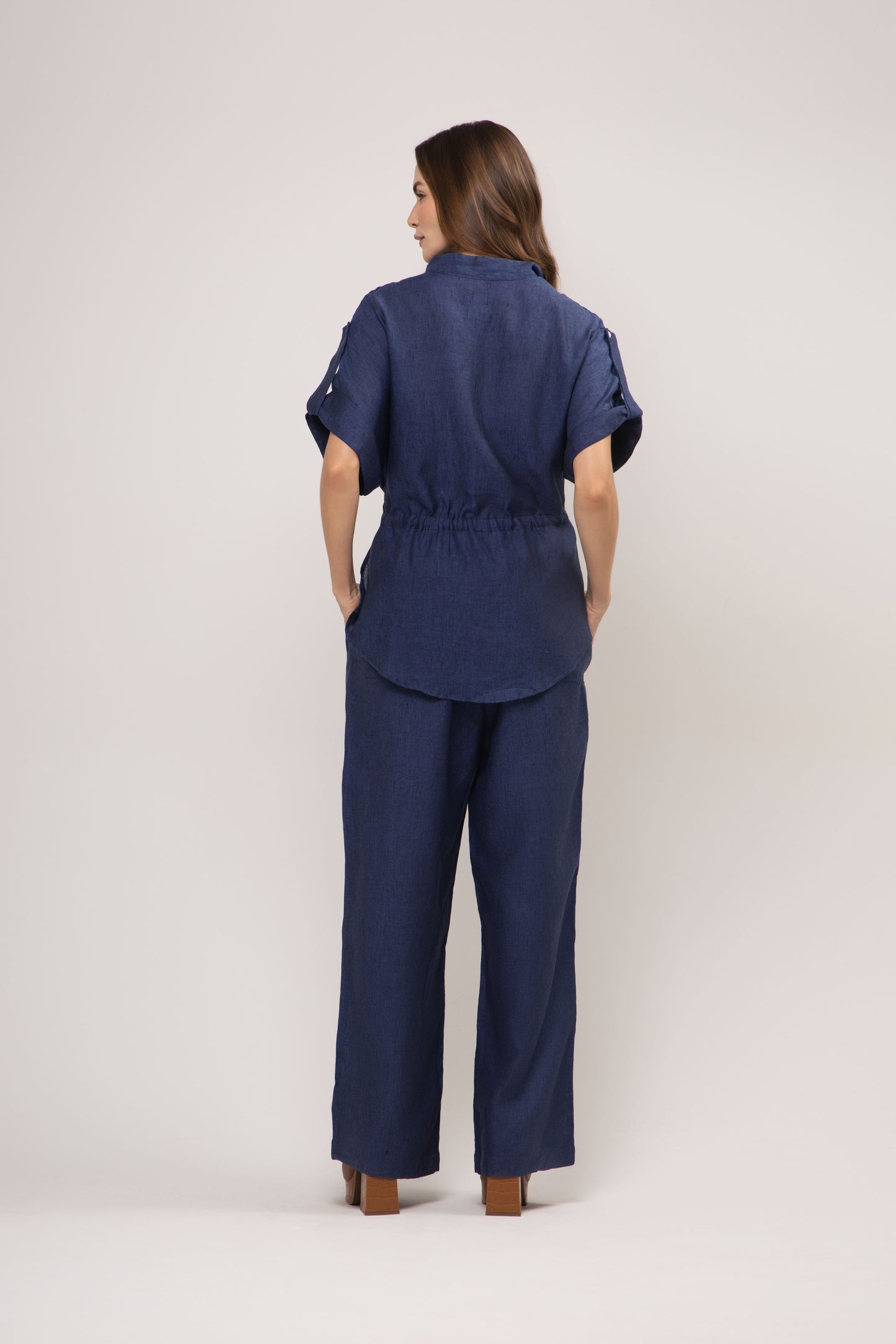 Conjunto Amalfi em Linho Italiano – Camisa Parka e Calça Pantalona
